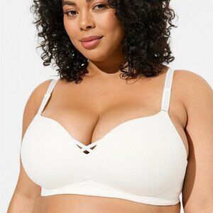 Torrid - 36DDD, Wire-Free Push-Up 360° Back Smoothing™ Bra in Cloud Dancer White